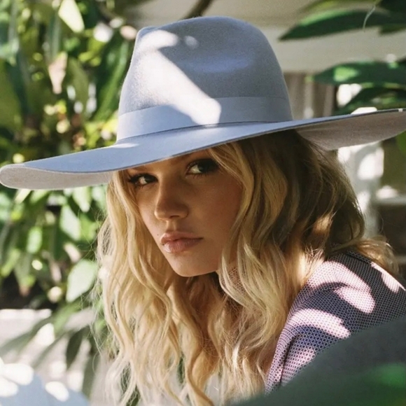 Lack of color Rancher - Picture 2 of 2